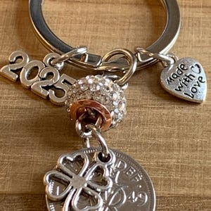 76. urodziny polerowany 1949 Lucky Sixpence & Four Leaf Clover Charm brelok prezent urodzinowy lub rocznicowy dla niej w torbie prezentowej