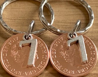 New Pair Of Polished 2017 1p Coins 7th Wedding Anniversary (Copper) Gift Keyrings In Bag