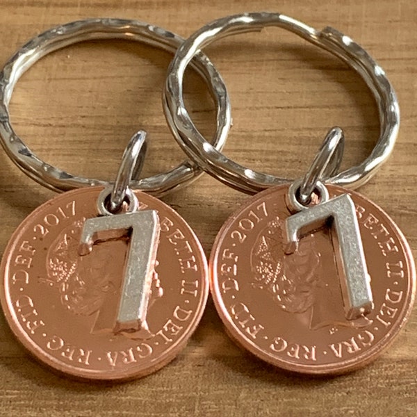New Pair Of Polished 2017 1p Coins 7th Wedding Anniversary (Copper) Gift Keyrings In Bag