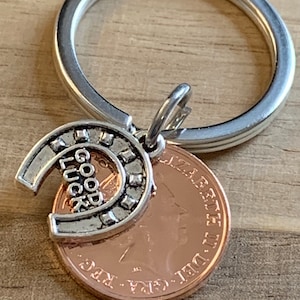 Cadeau d'anniversaire de Noël, grattoir pour cartes à gratter Lucky Penny et breloque fer à cheval porte-bonheur