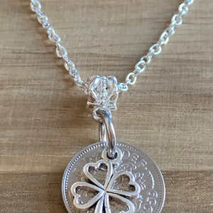 66. urodziny polerowany 1959 Lucky Sixpence & Four Leaf Clover Charm naszyjnik prezent urodzinowy lub rocznicowy dla niej w torbie prezentowej