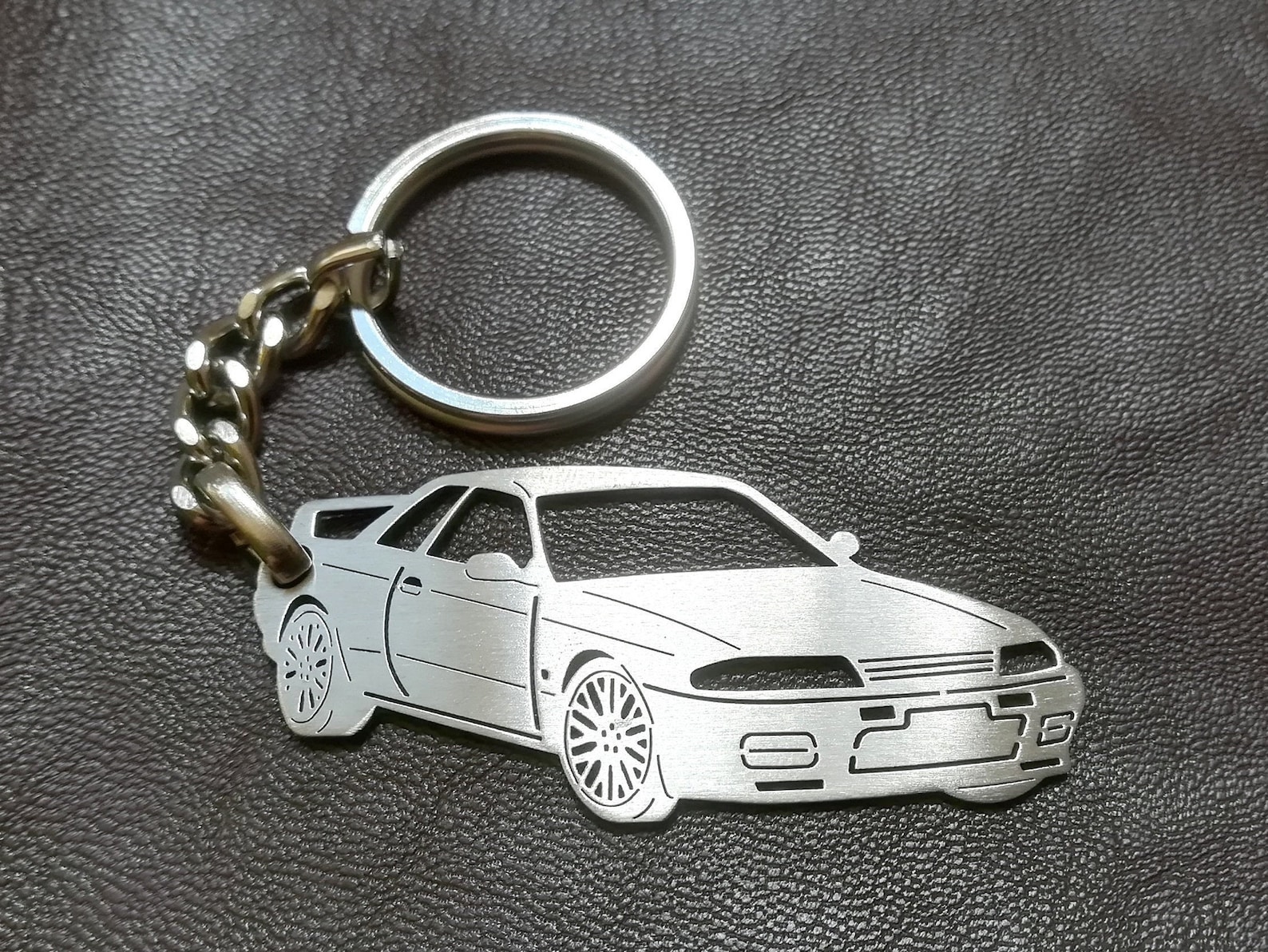 Скайлайн брелки. Брелок из фанеры ниссан. Брелок gtr. Nissan skyline key. Скайлайн брелки.