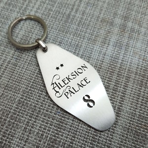 Personalisierter Hotel-Schlüsselanhänger, benutzerdefinierter Hotel-Schlüsselanhänger aus Metall, Schlüsselanhänger mit Logo und Zahlen, personalisierter Hotelschlüsselanhänger