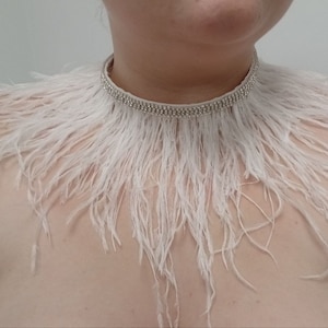 White ostrich feather choker necklace, bridal fluffy choker, white feather collar, pastel goth fluffy choker, prom fluffy chocker