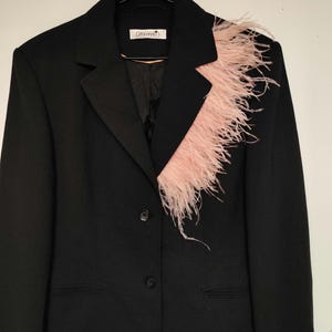 Powder fashion ostrich feather strip, ostrich feather brooch, pink feather brooch for jacket, handmade brooch, feather jacket accessory.