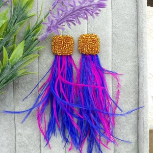 Pink and blue ostrich feathers earrings, pink and black ostrich feathers earrings, gold beaded earrings, earrings carnival, gold earrings