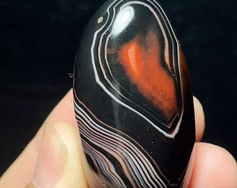 天然縞模様のレースアゲートクリスタル：マダガスカル産ヒーリング