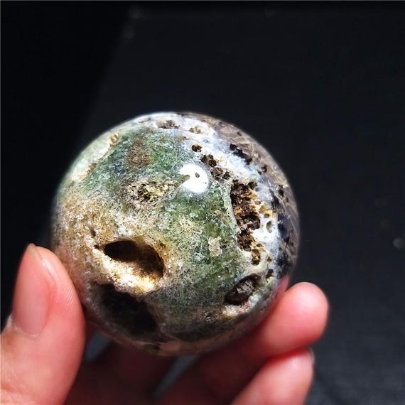 ルチルクォーツ球：天然水晶玉、形而上学的な石（46 mm） - Etsy 日本