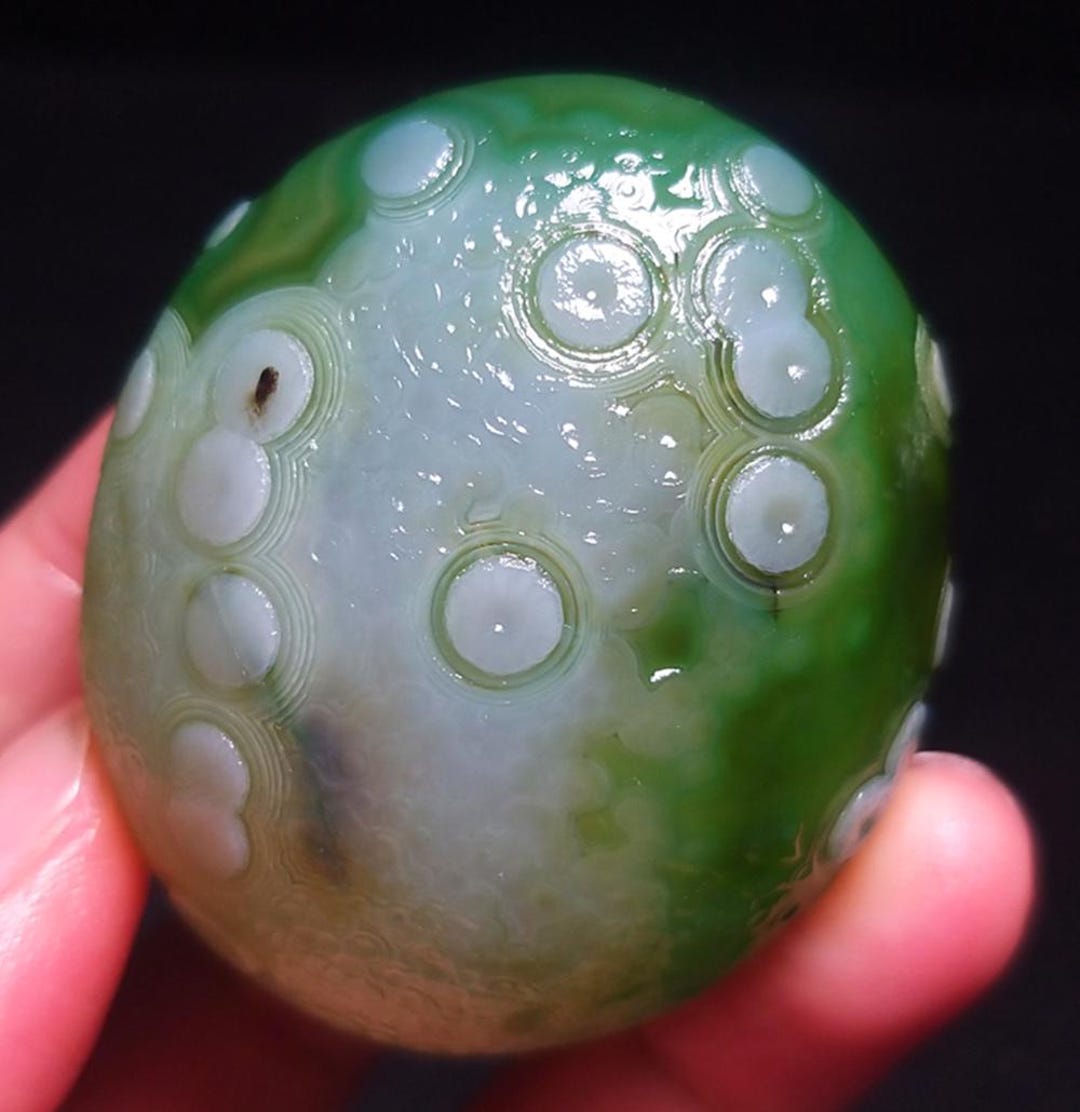 希少なゴビ瑪瑙の眼球標本：エネルギーヒーリングクリスタル