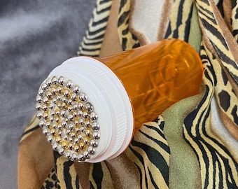 Bedazzled pillenfles: sprankelende reisverpakking voor vitamines en medicijnen