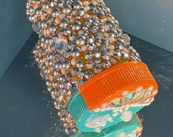 Bedazzled pillenfles: sprankelende reisvoorraadpot