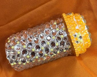 Bedazzled pillenfles: girly glamourvoorraadpot, medicatiebeheer