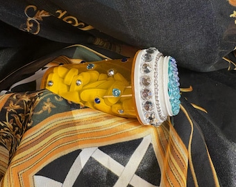 Bedazzled pillenfles – glamoureuze reisverpakking voor medicatie