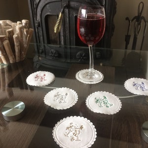 25 posavasos de papel de varias capas con diseño de copas de champán para fiestas impresas, tapetes para bebidas
