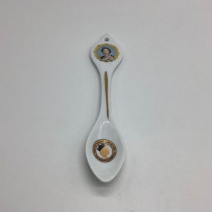 Queen Elizabeth II Original Vintage Commemorative Porcelain Decorative Spoon Golden Jubilee 1952-2002