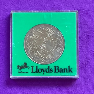 Drottning Elizabeth II:s minnesmynt Silverjubileum 1977 HM Drottning Trooping The Colour Horse