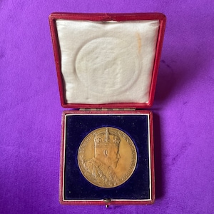 1902 Coronation Edward ll Antique Bronze Medal in Original case