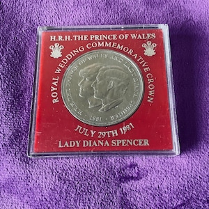 Lady Diana Spencer & Prince Charles Royal Wedding Commemorative Crown Coin July 1981 in Protective Capsule