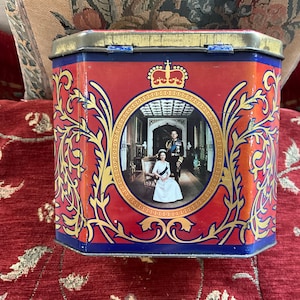 Scatola da tè commemorativa del Giubileo d&#39;argento della Regina Elisabetta II: Ringtons 1977
