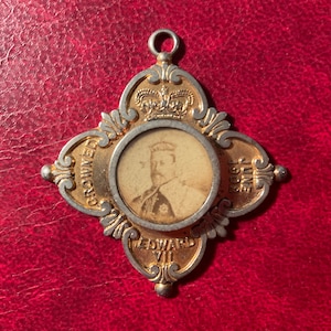 1902 Coronation King Edward Vll Antique Medallion with the original Miniature photographic print to centre