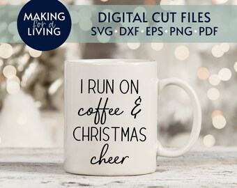 Ich laufe auf Kaffee & Weihnachtsjubel - SVG | Digitale geschnittene Dateien - Cricut, Silhouette dxf eps pdf | Weihnachtskaffee Svg, Urlaub Becher Svg