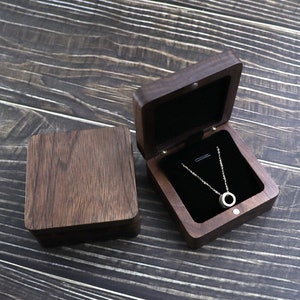 Personalized jewelry box, walnut wood pendant box, anniversary gift, necklace box, earring storage, wooden jewelry storage, monogram gift