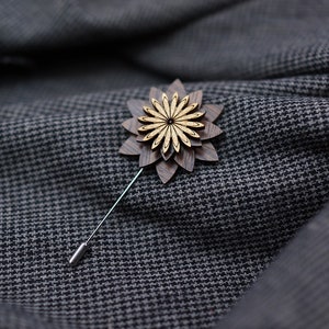 Wooden Lapel Pin, handcraft Wood Brooch, Wedding Lapel Flower, accessory for wedding party, unique sustainable gift, groomsmen flower brooch