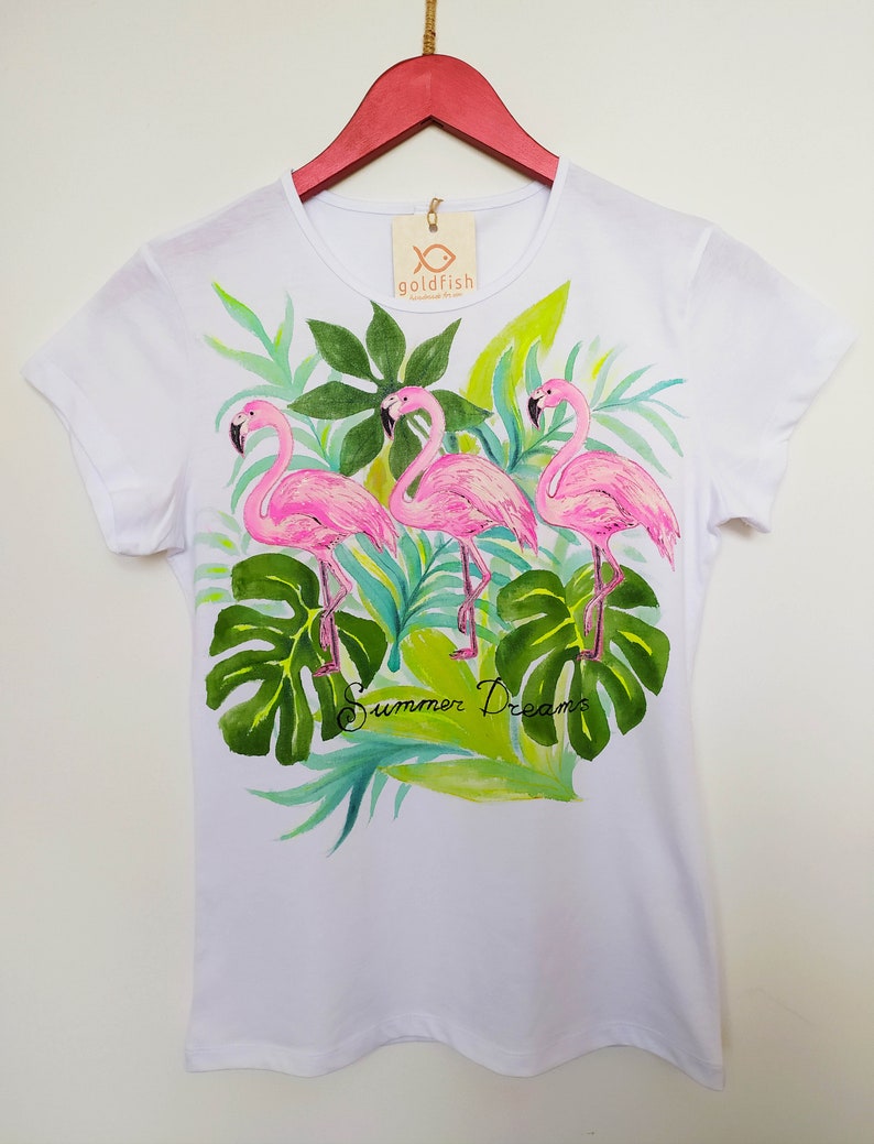 Hand painted flamingo t-shirt. Tropical t-shirt with three flamingos. Perfect gift for flamingo lovers imagem 1