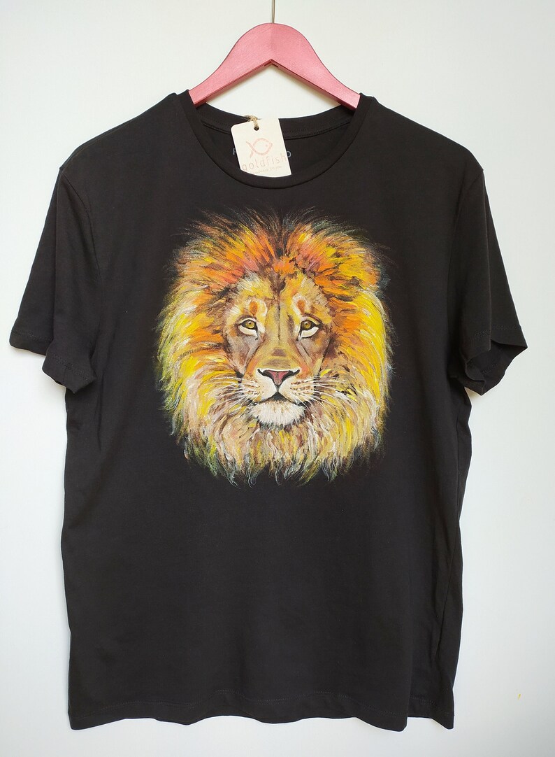 Hand-painted Lion T-shirt for Women. Leo Zodiac Sign Gift - Etsy