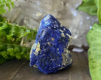 Cristal de azurita en bruto sobre cuarzo: Piedra de colección (6,35 cm de alto x 3,81 cm de ancho x 3,81 cm de profundidad)