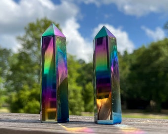 Rainbow Aura Quartz Tower: Titanbeschichtete Kristallspitze