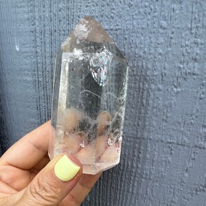 Arco-íris dentro do cristal de quartzo transparente: (3,75&quot; A)