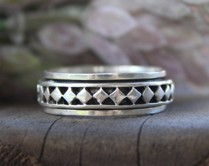 Sterling Silver Spinner Band ring . Available size  10, 11 or 12