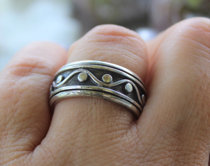 Sterling Silver ring . Available size size 6.5 , 8 , 8 1/2
