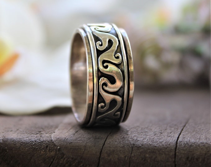 Sterling Silver ring . Available size size 10 , 10.5 and 12