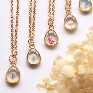 Dainty Flower Necklace, Tiny Flower Pendant, Micro Jewellery, Mini Teardrop Necklace, Dried Flower Pendant, Resin Flower Necklace