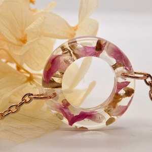 Bracelet fleurs véritables, bracelet avec pétales et flocons dorés, bracelet fleurs, bracelet en résine cercle, bracelet géométrique, bracelet en or rose image 3