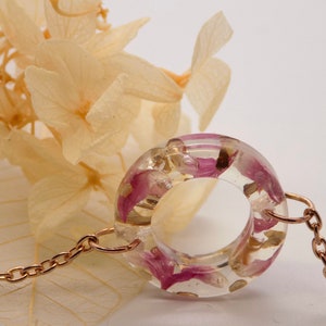 Bracelet fleurs véritables, bracelet avec pétales et flocons dorés, bracelet fleurs, bracelet en résine cercle, bracelet géométrique, bracelet en or rose image 4