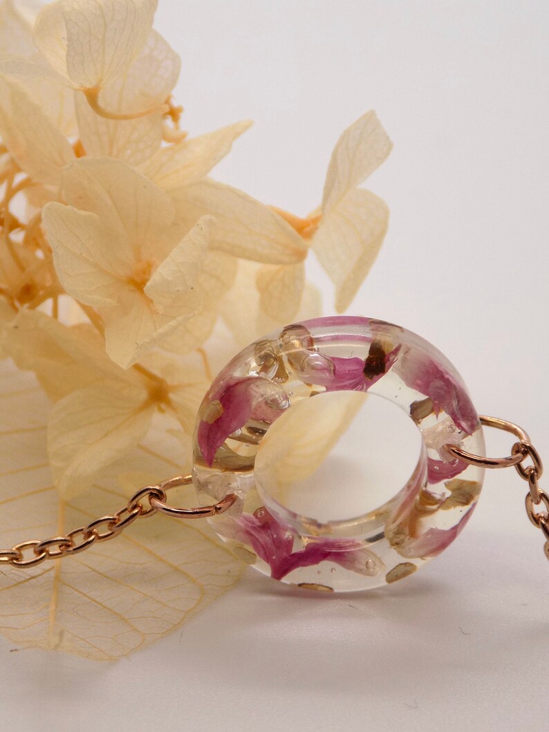 Bracelet fleurs véritables, bracelet avec pétales et flocons dorés, bracelet fleurs, bracelet en résine cercle, bracelet géométrique, bracelet en or rose image 4