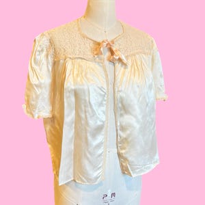 Vintage 1940s Baby Pink Satin Puff Sleeve Lace Tie Front Cropped Lingerie Bed Jacket