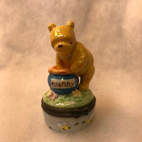 Pooh and the Honey Pot A classic Pooh Disney, a Porcelain Hinged Box de Midwest of Cannon Falls