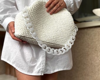 Raffia Clutch Tasche: Gehäkelte Sommertasche mit Kette