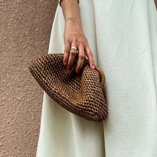 Crocheted raffia bag color Mocha, Wood, Earth, Grain, Black. Wedding clutch. Knitted cloud bag. Cloud Bag. Voluminous Clutch. Clutch bag