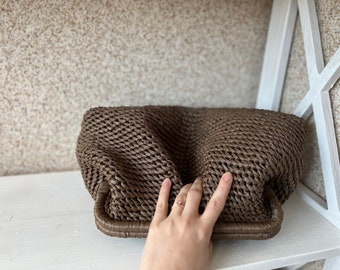 Earth Tone Raffia Crochet Clutch Bag: Trendy Woven Dumpling Bag