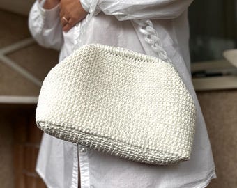 Raffia Clutch Tasche: Gehäkelte Sommertasche mit Kette