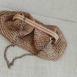 Crossbody Voluminous Clutch Wood. Cloud Bag. Voluminous Clutch. Crocheted raffia bag. Lightweight clutch bag.