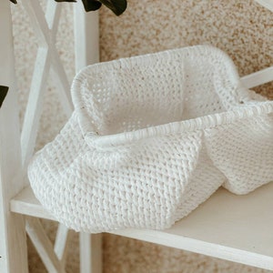 Bolso de mano de nube de rafia de crochet blanco: diseño plisado voluminoso