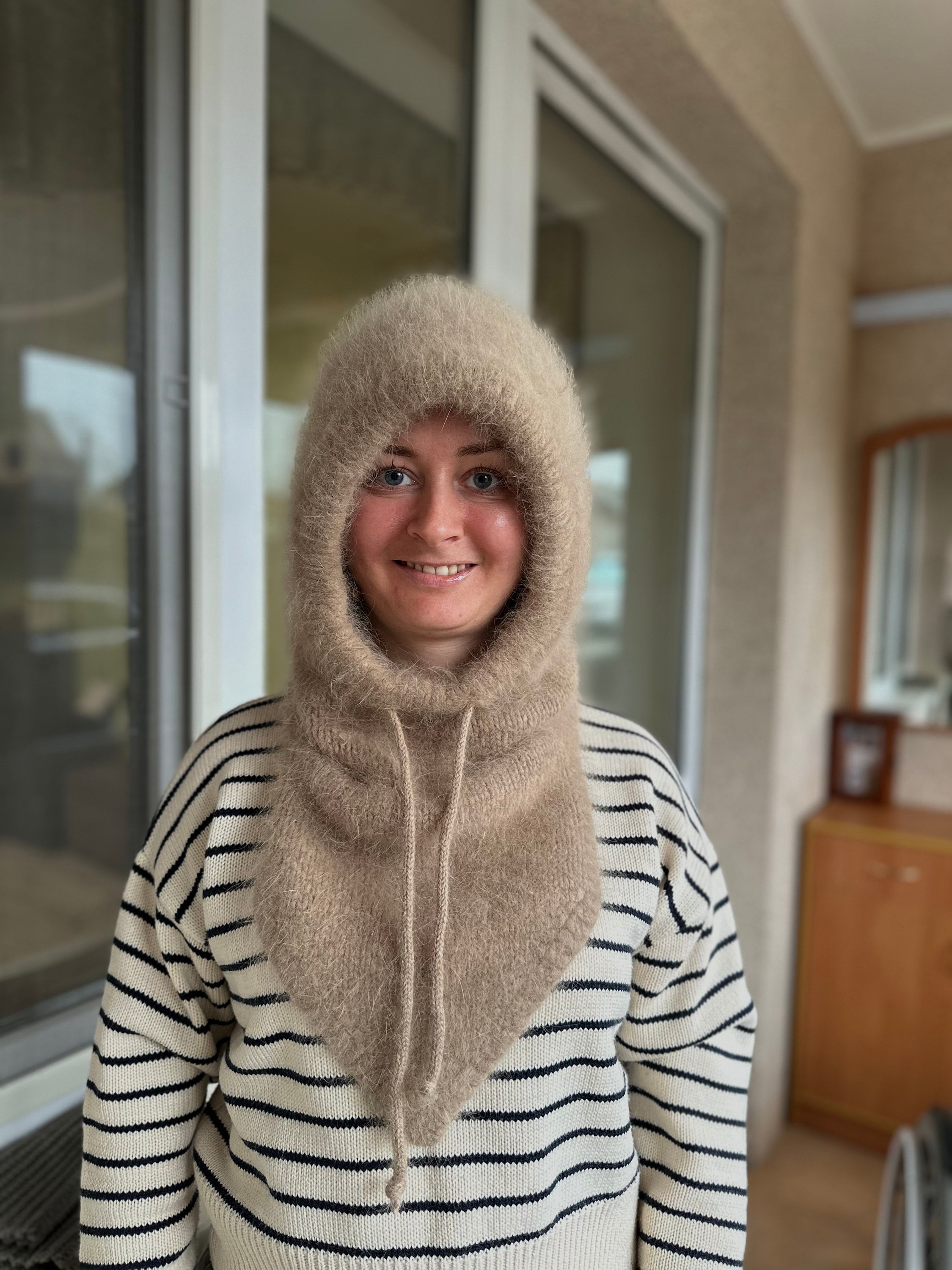 Cagoule (balaclava) Tricotée En Laine Angora - Couleur Beige - Taille Unique - Fait Main - Neuf