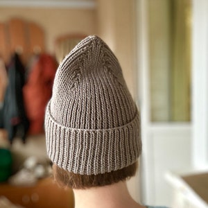 Herren Wollmütze. Hut nach Wunsch. Mocca Farbe Beanie. Damen Winter Strickmütze. Maßgeschneiderte Beanie. Handgemachte gestrickte Mütze.