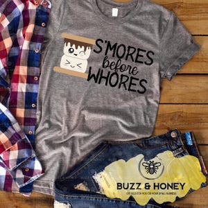 S'mores antes de putas SVG / Cita divertida de fogata Archivo digital / Diseño de camiseta de camping Kawaii Smores para Cricut y sublimación
